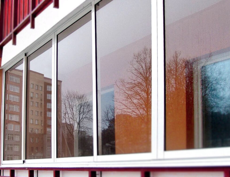 Внешняя отделка балконов профнастилом — Цены обшивки балкона профнастилом в Москве